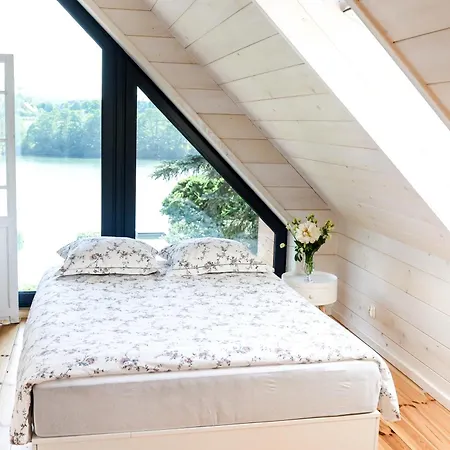 Feriehus Klimatyczny Nad Brzegiem Jeziora Stężyca