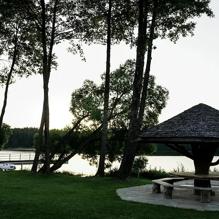 Feriehus Klimatyczny Nad Brzegiem Jeziora