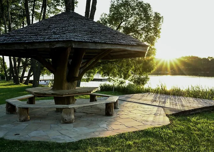 Klimatyczny Nad Brzegiem Jeziora Stężyca